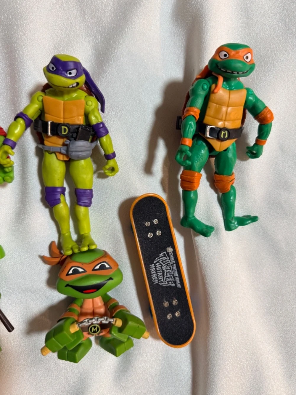 TMNT Ninja Turtles 5 Figure Lot + Skateboard